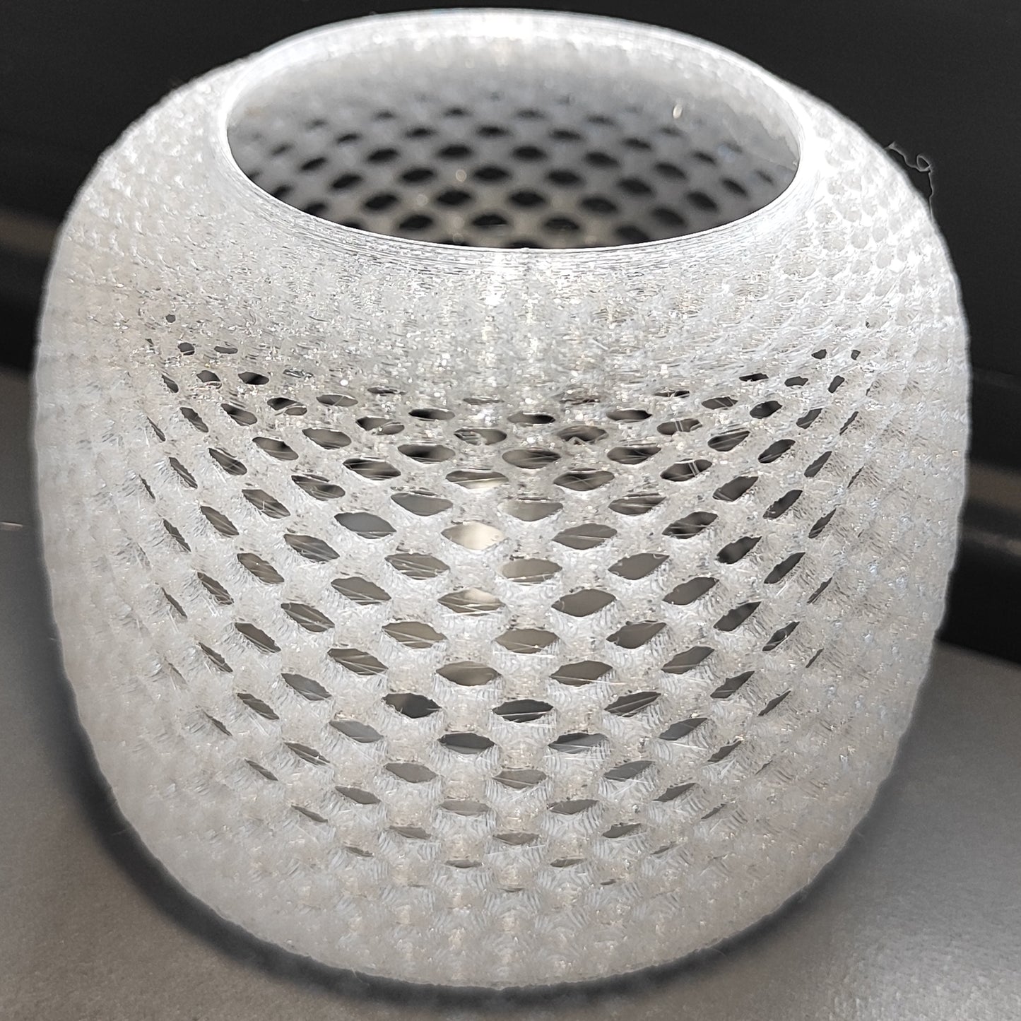 Portavelas con patrón romboide