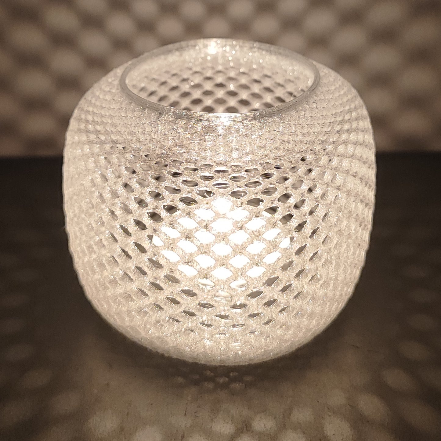 Portavelas con patrón romboide