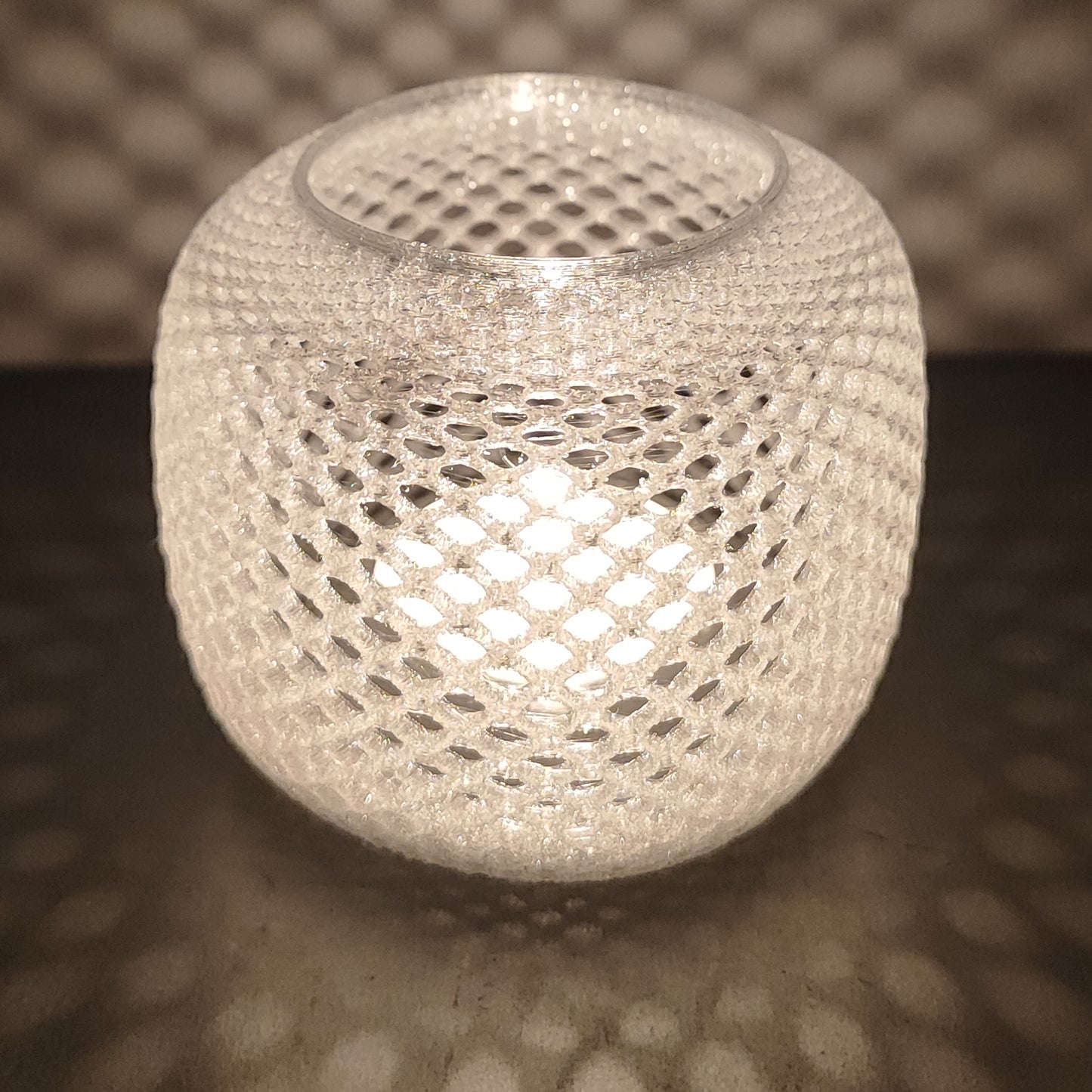 Portavelas con patrón romboide